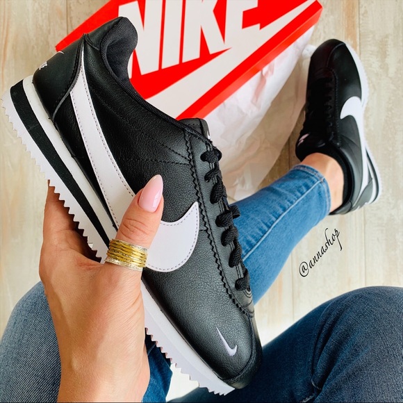nwt nike classic black swoosh